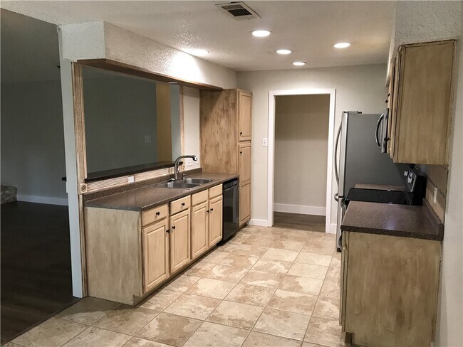 Building Photo - 3406 Valley Pike Rd