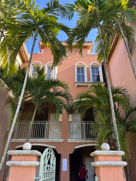 Building Photo - 6700 NW 114th Ave