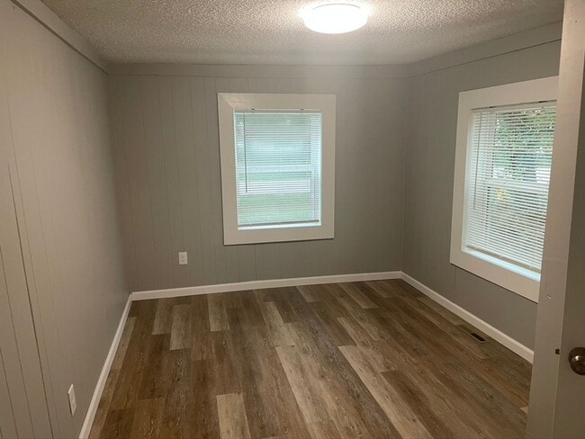 Building Photo - PRE-LEASING!! - AVAILABLE 7/10/26- Two Bedroom/ 1 Bathroom House