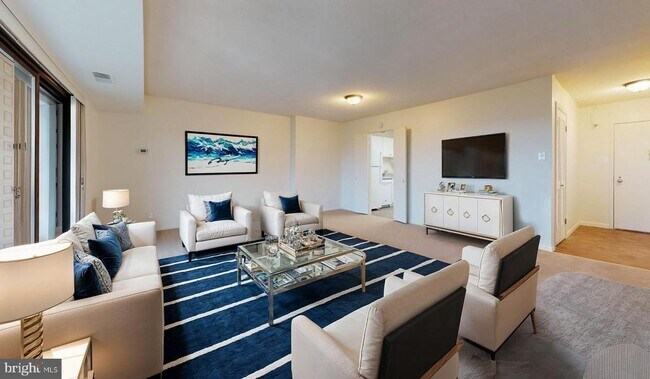 Building Photo - 307 Yoakum Pkwy