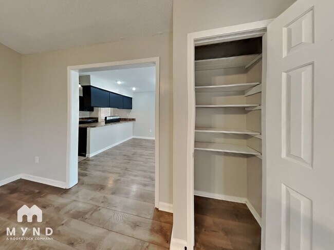 Building Photo - 3422 Laurelwood Dr