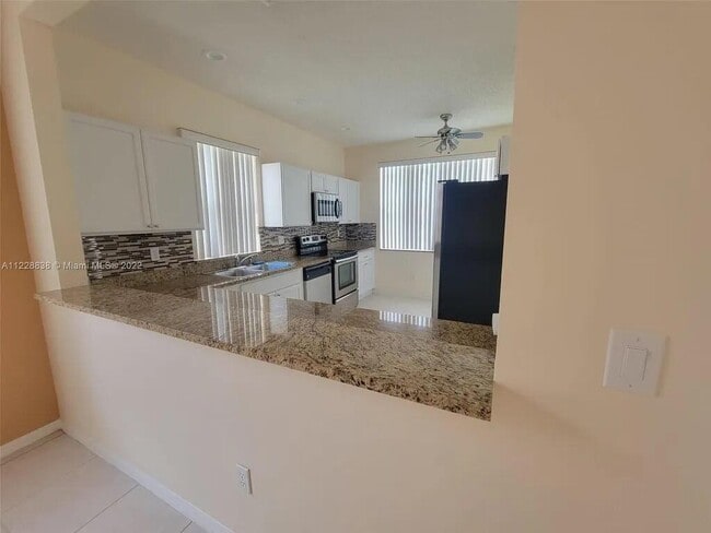Building Photo - 10860 Fillmore Dr
