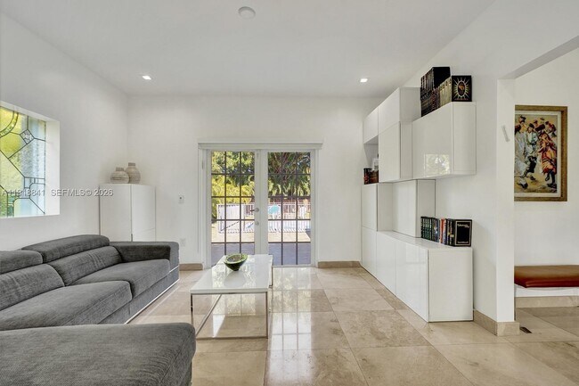 Building Photo - 3757 Prairie Ave