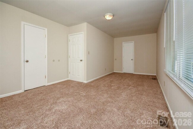 Building Photo - 7730 Deer Track Dr
