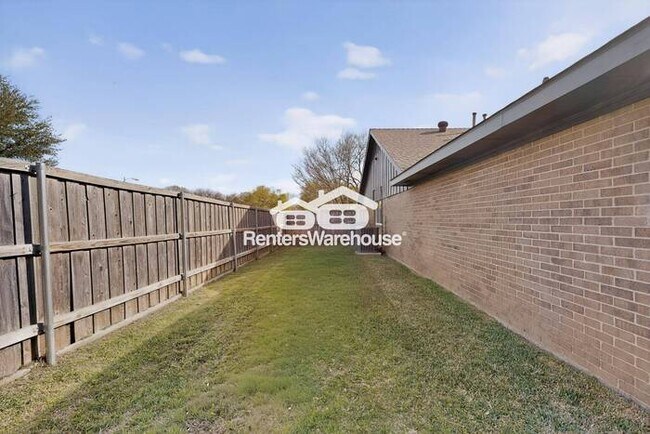 Building Photo - Renovated home in Plano Ready to Be Your Home