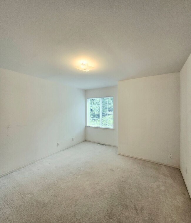 Building Photo - ***PENDING APPLICATION***Single Level 3 Bedroom, 2.5 Bath Spacious Home For Rent in Port Ludlow!