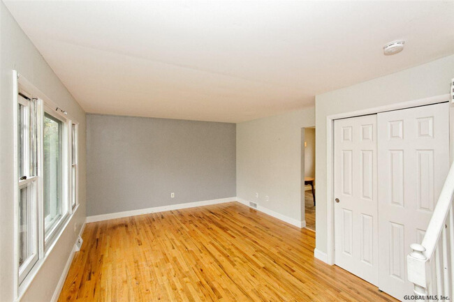 Building Photo - 238 Old Niskayuna Rd