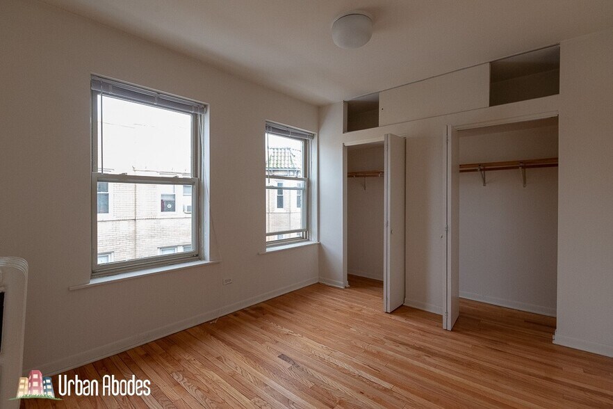 Building Photo - 4224 N Paulina St