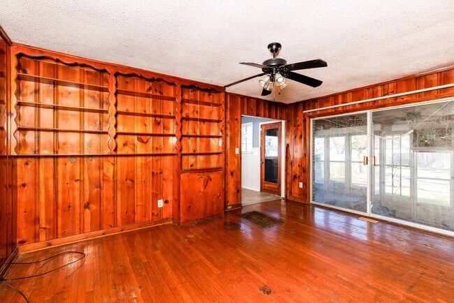 Building Photo - 3 BR home in Tarrant