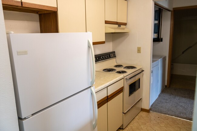 Building Photo - $925 | 2 Bedroom, 1 Bathroom Apartment | N...