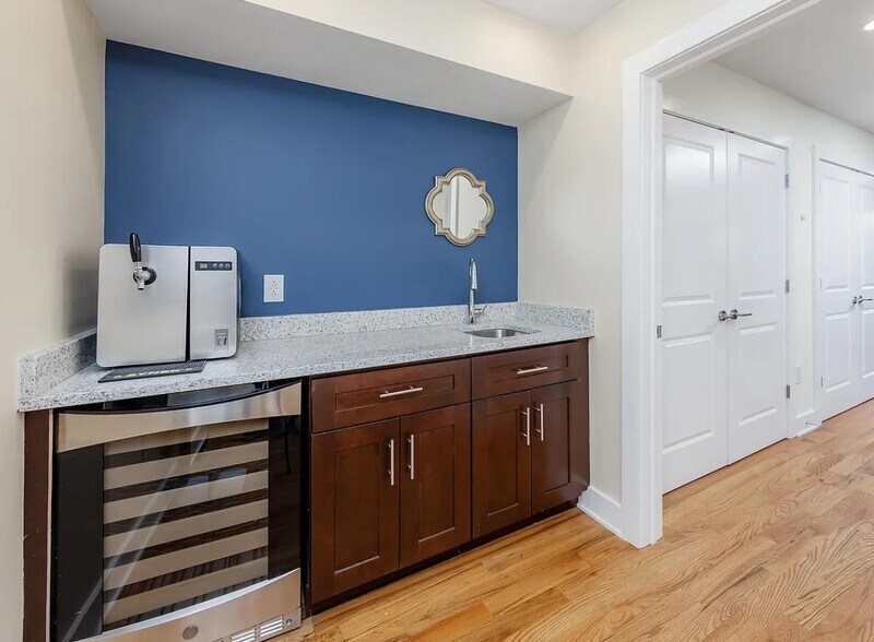 3rd Floor - 938 N Marshall St