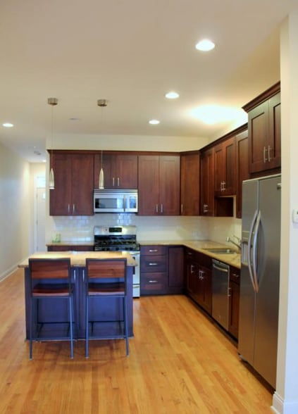 Primary Photo - 1401 W Altgeld St