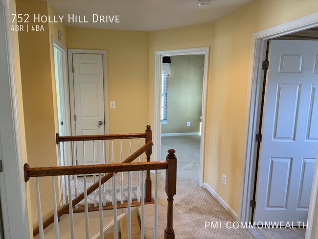 Building Photo - 4 bed/3.5 bath single family home (availab...