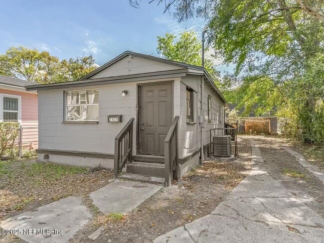 Primary Photo - 1424 E 25th St
