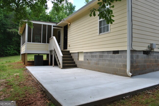 Building Photo - 386 Tunis Rd