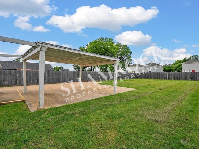 Building Photo - 1107 Primrose Dr
