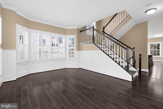 Primary Photo - 1923 Harrington Pl