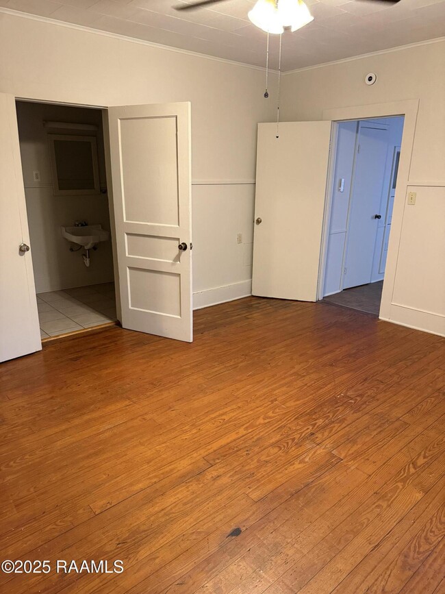 Building Photo - 109 Doris St