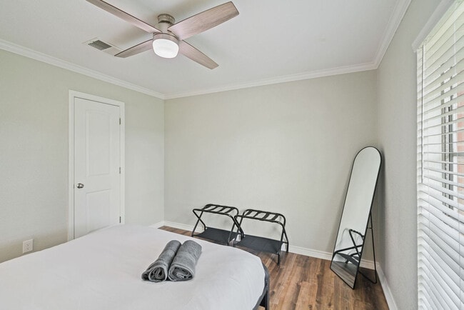 Building Photo - 2411 29th Ave N