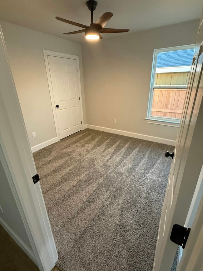 Building Photo - 275 Waterloo Dr