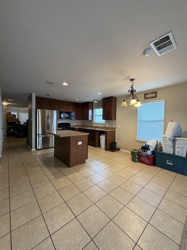 Building Photo - 419 Dolly Dr