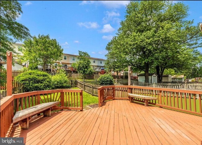 Building Photo - 381 W Thornhill Pl