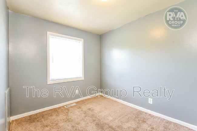 Building Photo - 4111 Kinsley Ave