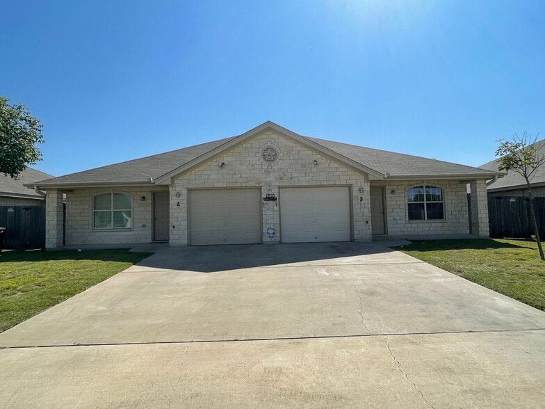 Primary Photo - 1210 Powder River Dr