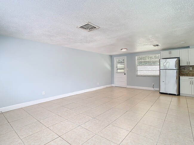 Building Photo - 1525 Swordbill Dr