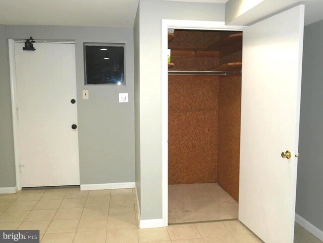 Building Photo - 1805 Arcola Ave