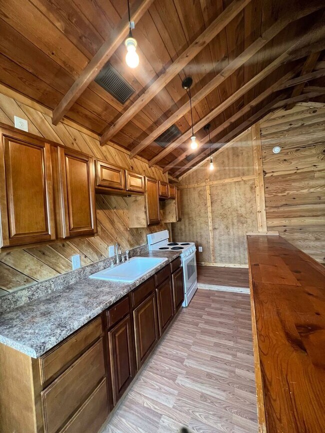 Building Photo - 2202 S Joplin Ave