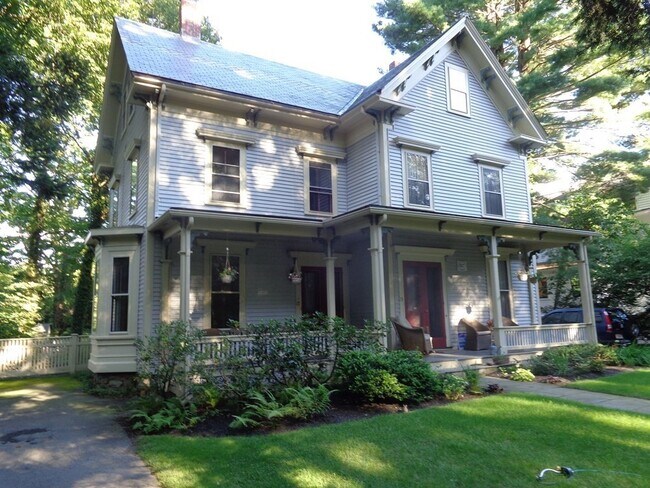 Primary Photo - 17 Chestnut St