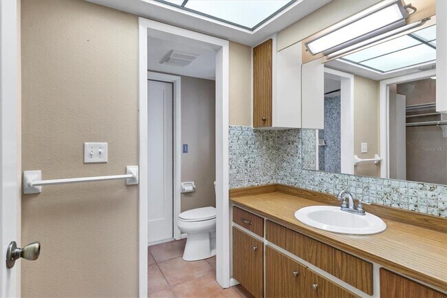Building Photo - 5221 Lemon Bay Dr