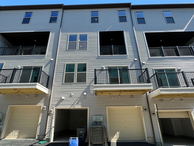 Building Photo - Brand New 3 Bed 2.5 Bath Townhouse Style C...