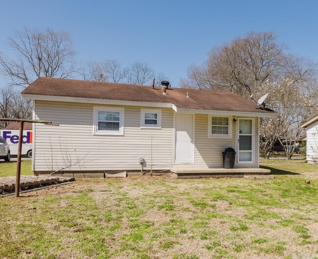 Building Photo - 804 Healy St