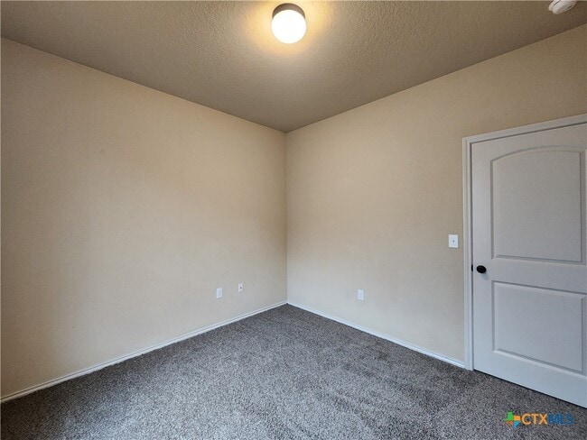 Building Photo - 712 Creekside Cir
