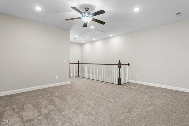 Building Photo - Four bedroom, 2.5 bath townhome in Burlington