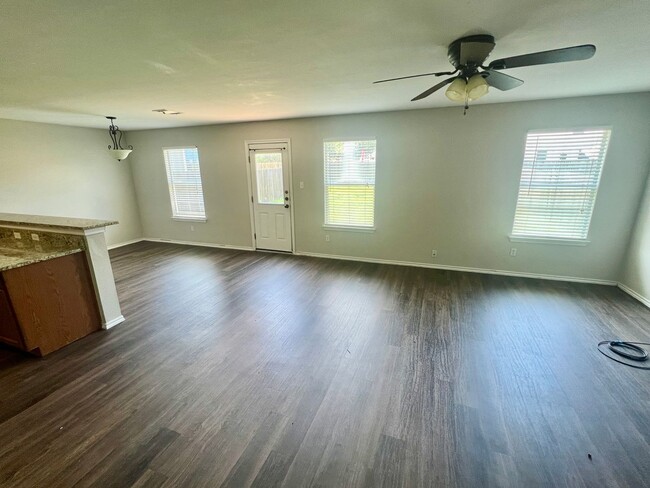 Building Photo - Remodeled in Buda: Shadow Creek Subdivision