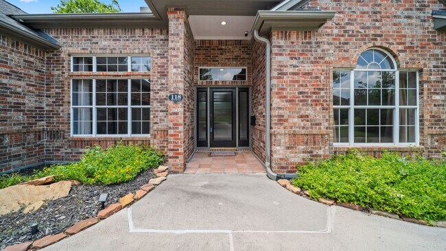 Building Photo - 118 Hillsborough Dr W