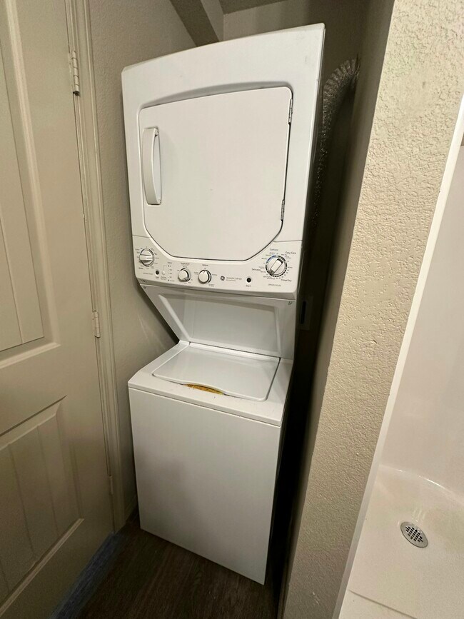 Building Photo - 112 S 25th St