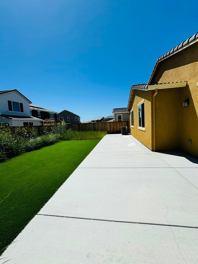 Building Photo - 5395 Trimonti Cir