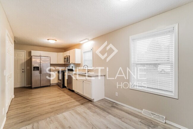 Building Photo - Charming 3 Bedroom in Whitehall!