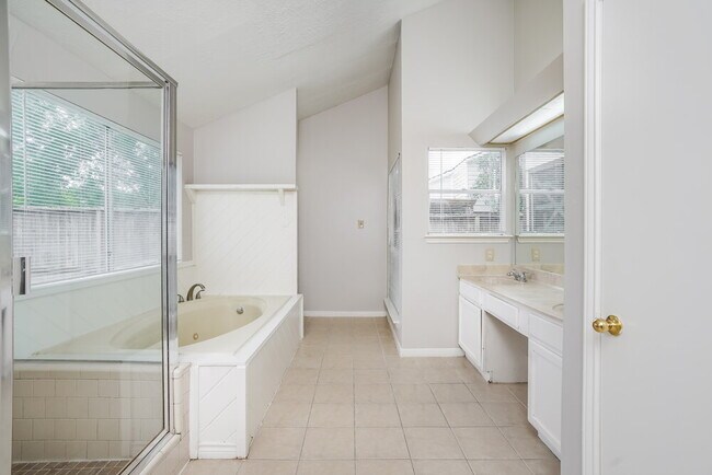 Building Photo - 6862 Heather Hollow Dr