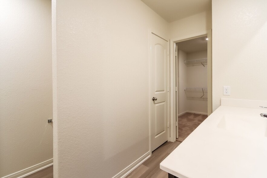 Building Photo - 584 Solomon Ln