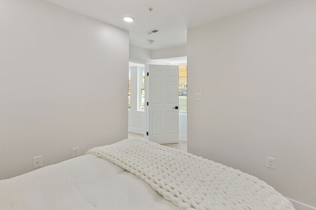 Building Photo - STUNNING 4 Level Fells Point Rowhome! WITH...