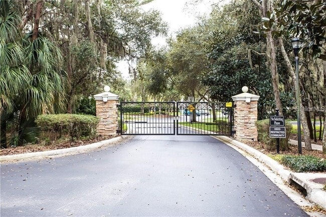 Building Photo - 15816 Fishhawk View Dr