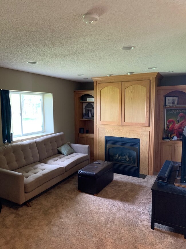 Building Photo - 345 Blue Spruce Ln