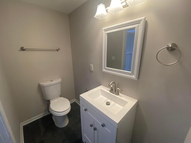 Building Photo - 5970 Almina Dr