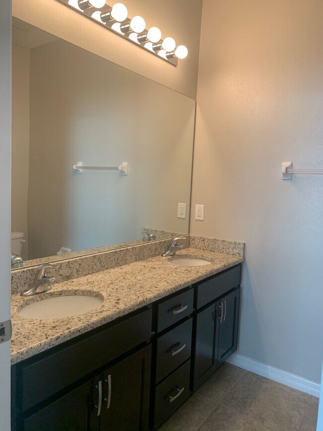 Building Photo - MOVE IN SPECIAL- 4/2.5 Energy Efficient Townhome in St. Cloud