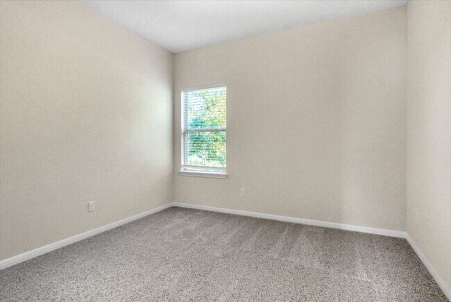 Building Photo - 704 Olive Creek Dr